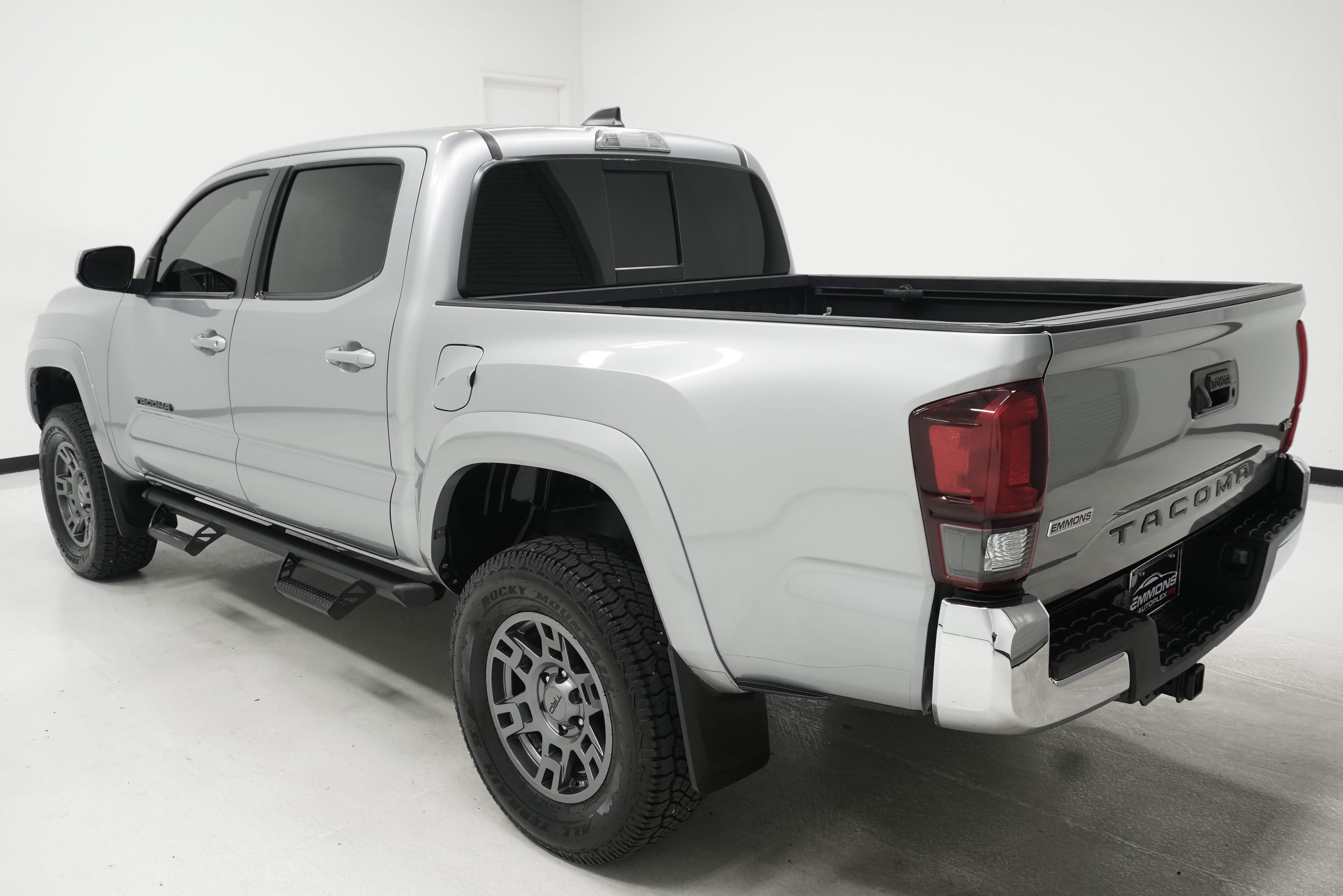 Used 2020 Toyota Tacoma SR5 RWD image 5