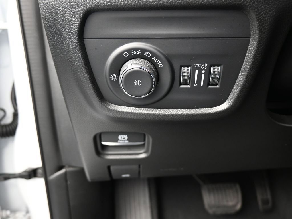 Used 2024 Jeep Grand Cherokee L Overland image 34