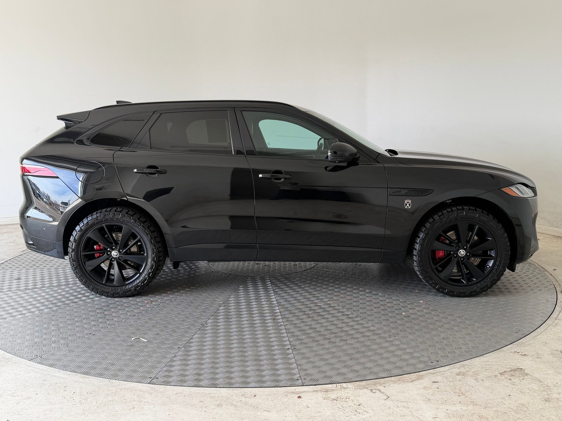 Used 2024 Jaguar F-PACE R-Dynamic S image 8