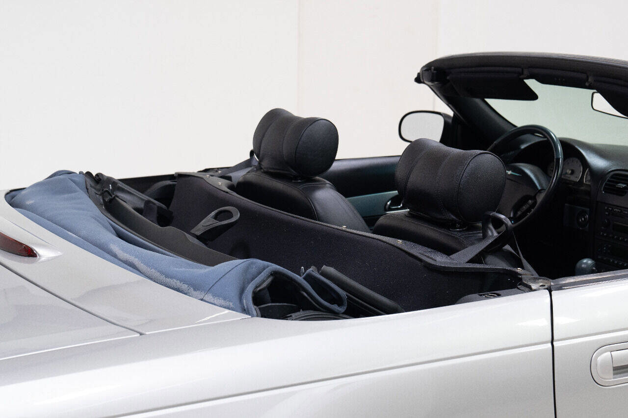 Used 2005 Ford Thunderbird Deluxe image 26