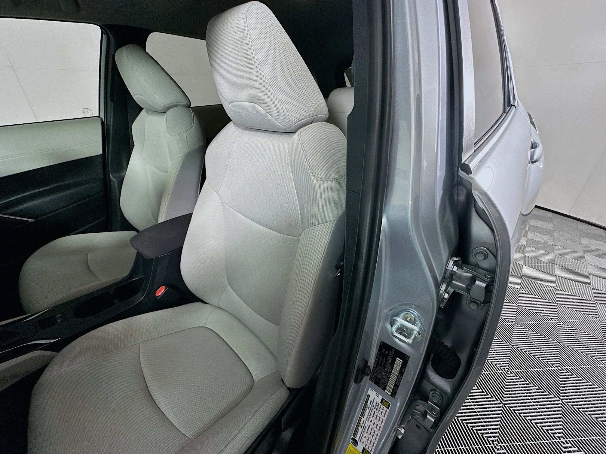 Used 2024 Toyota Corolla Cross L image 12