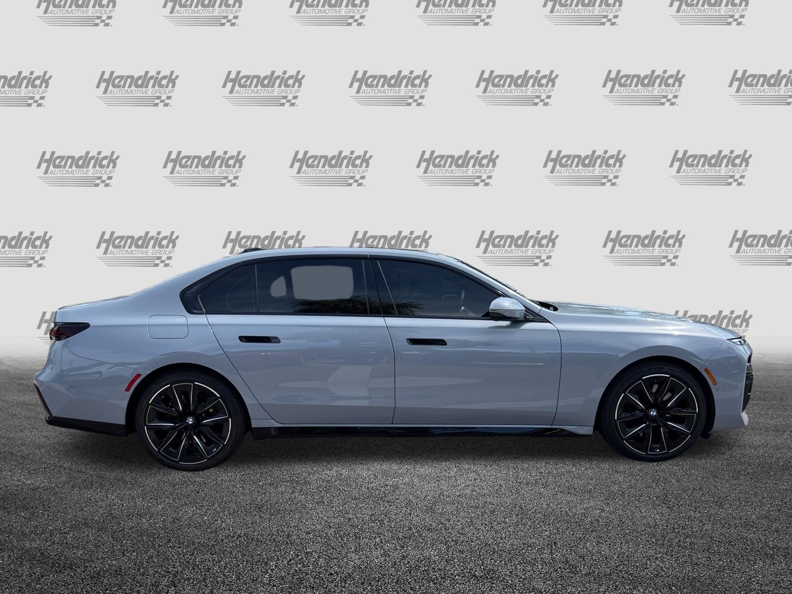 Used 2023 BMW 740i RWD image 11