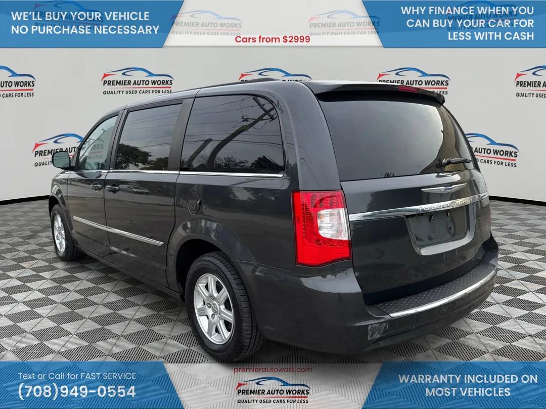 Used 2012 Chrysler Town & Country Touring image 7