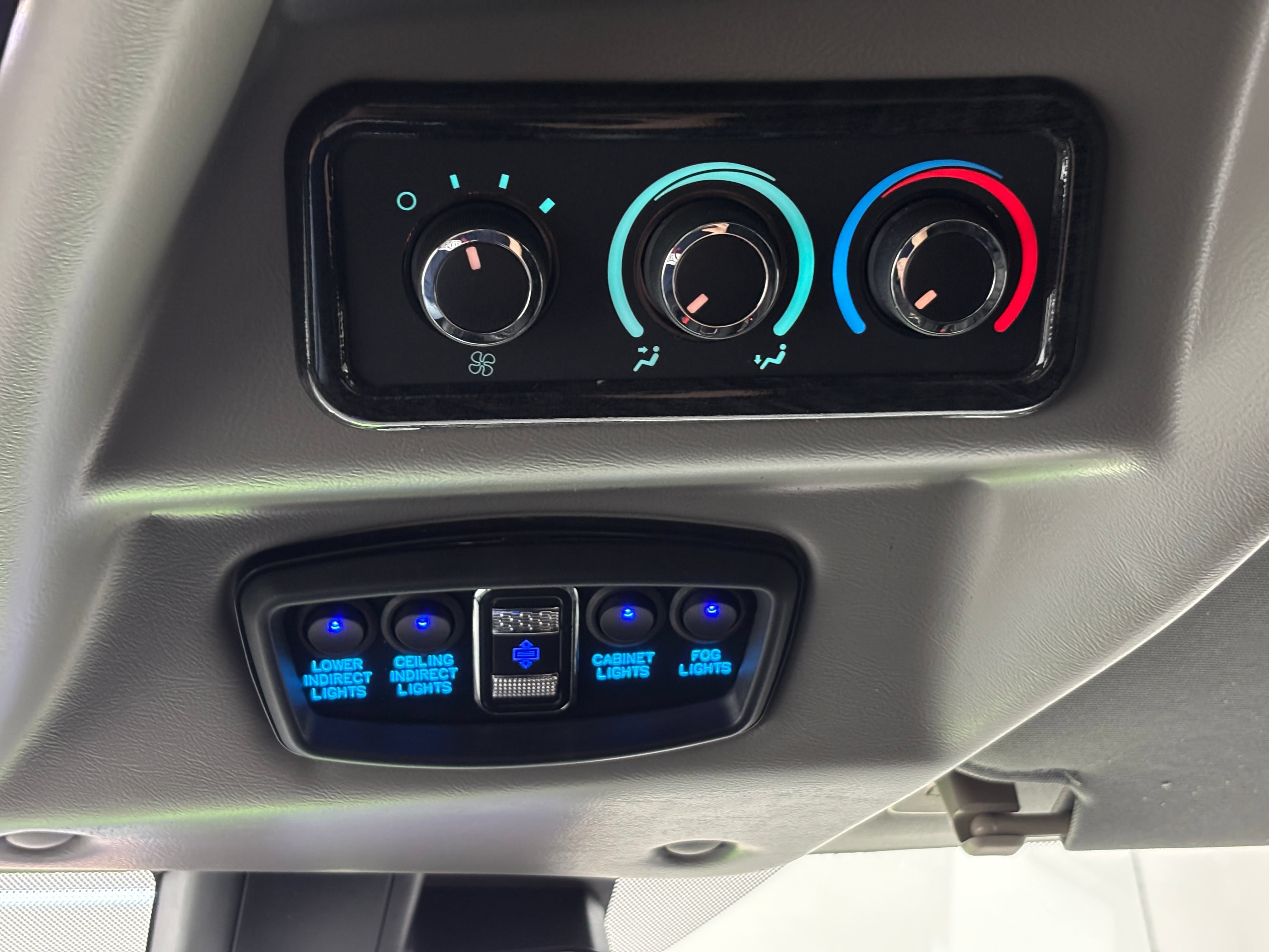 New 2026 GMC Savana 3500 Extended w/ Driver Convenience Package RWD image 32