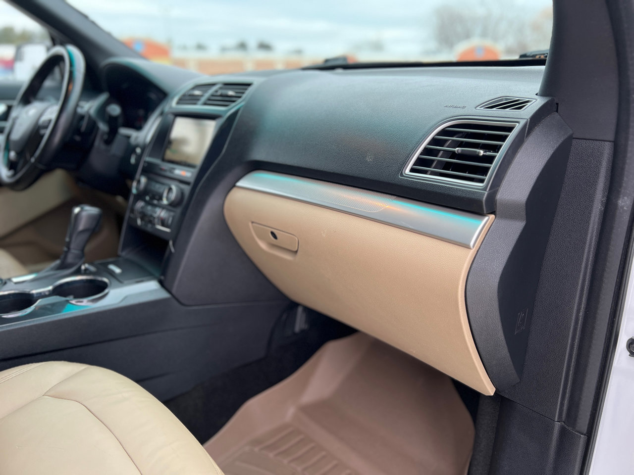 Used 2016 Ford Explorer XLT w/ Equipment Group 202A image 44