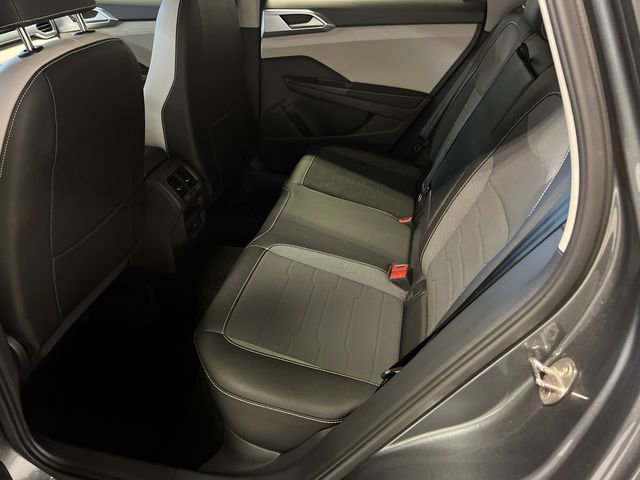 Certified 2025 Volkswagen Taos SE image 16