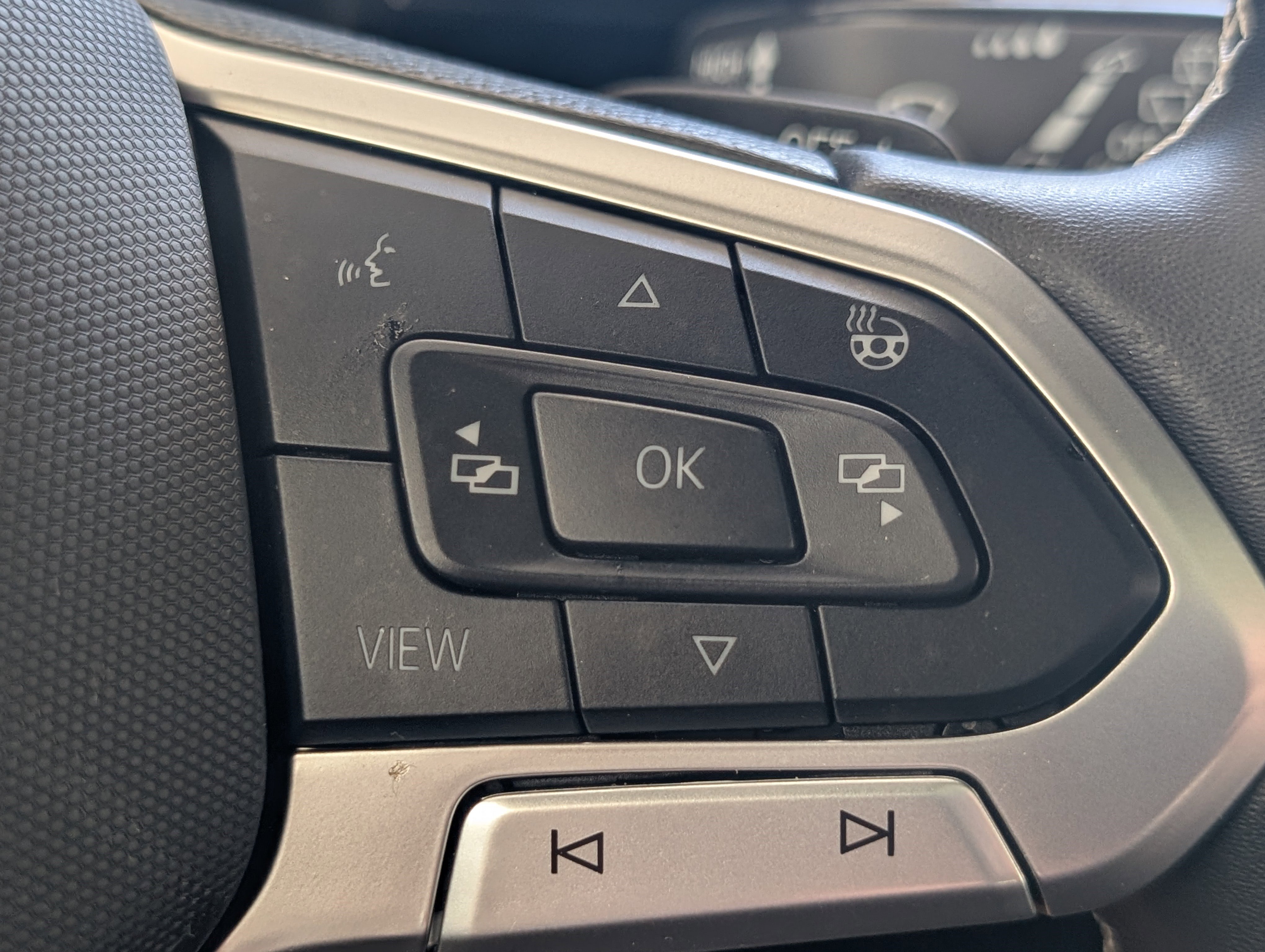 Used 2025 Volkswagen Atlas Cross Sport SEL image 34