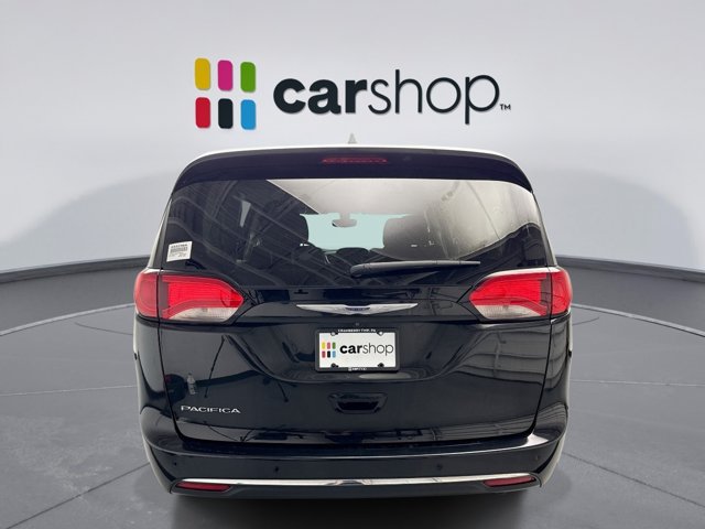 Used 2020 Chrysler Pacifica Touring FWD image 4