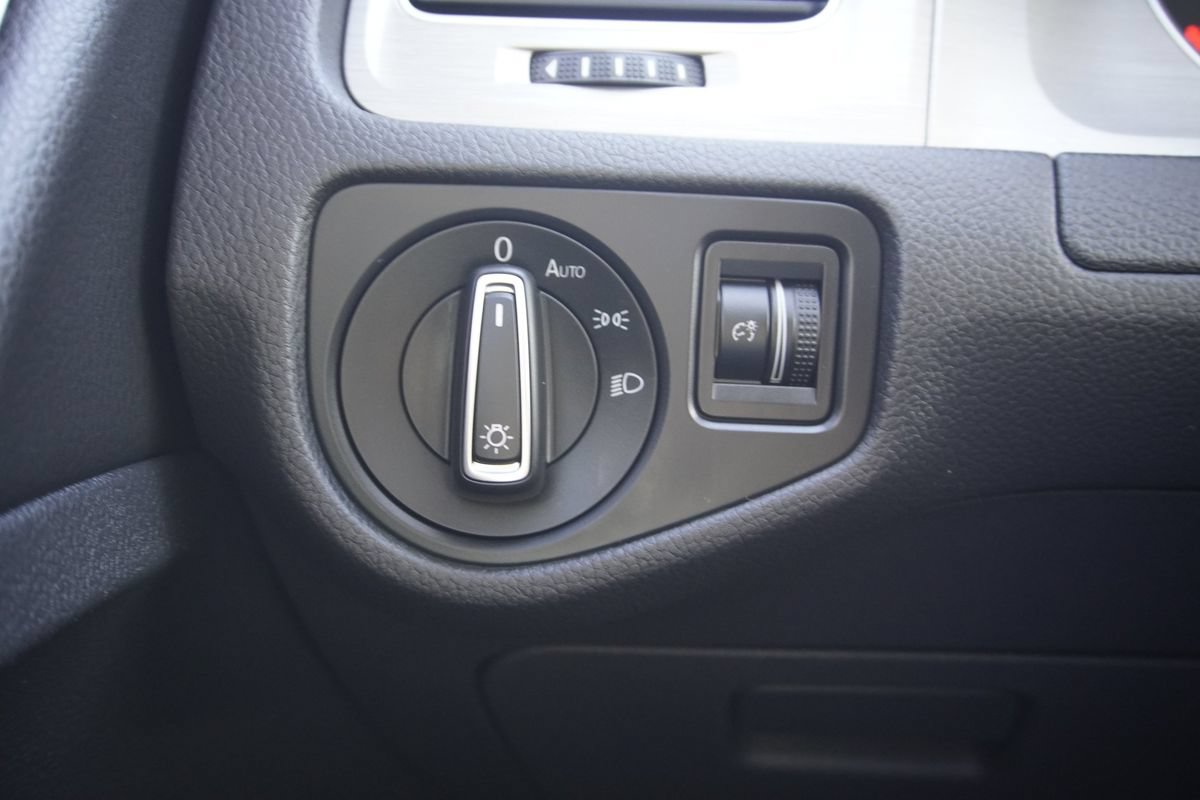 Used 2016 Volkswagen Golf Limited Edition FWD image 22