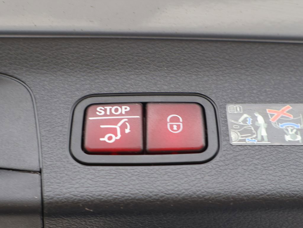 Used 2025 Mercedes-Benz GLS 450 4MATIC image 17