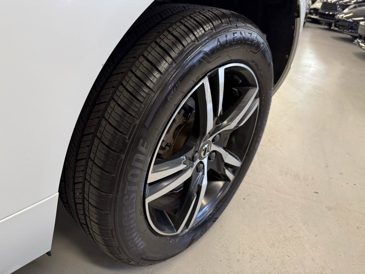 Used 2019 Volvo XC60 T8 R-Design w/ Advanced Package AWD/4WD image 9