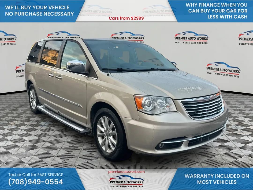 Used 2015 Chrysler Town & Country Limited Platinum image 3