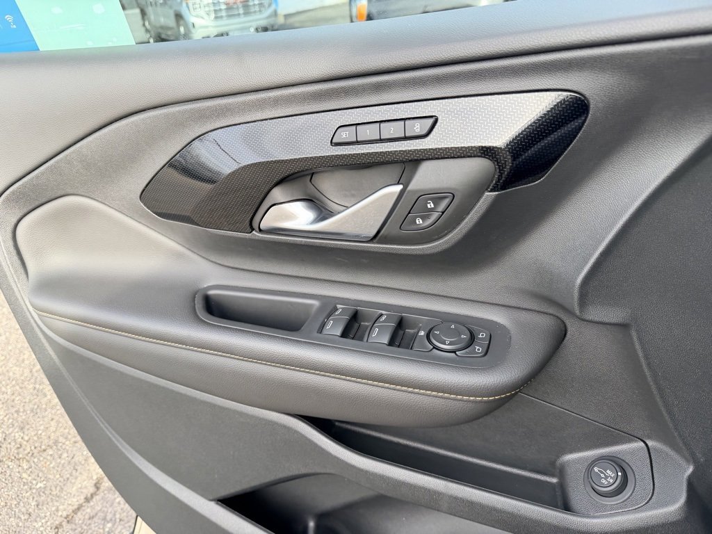 Used 2022 GMC Terrain AT4 image 22