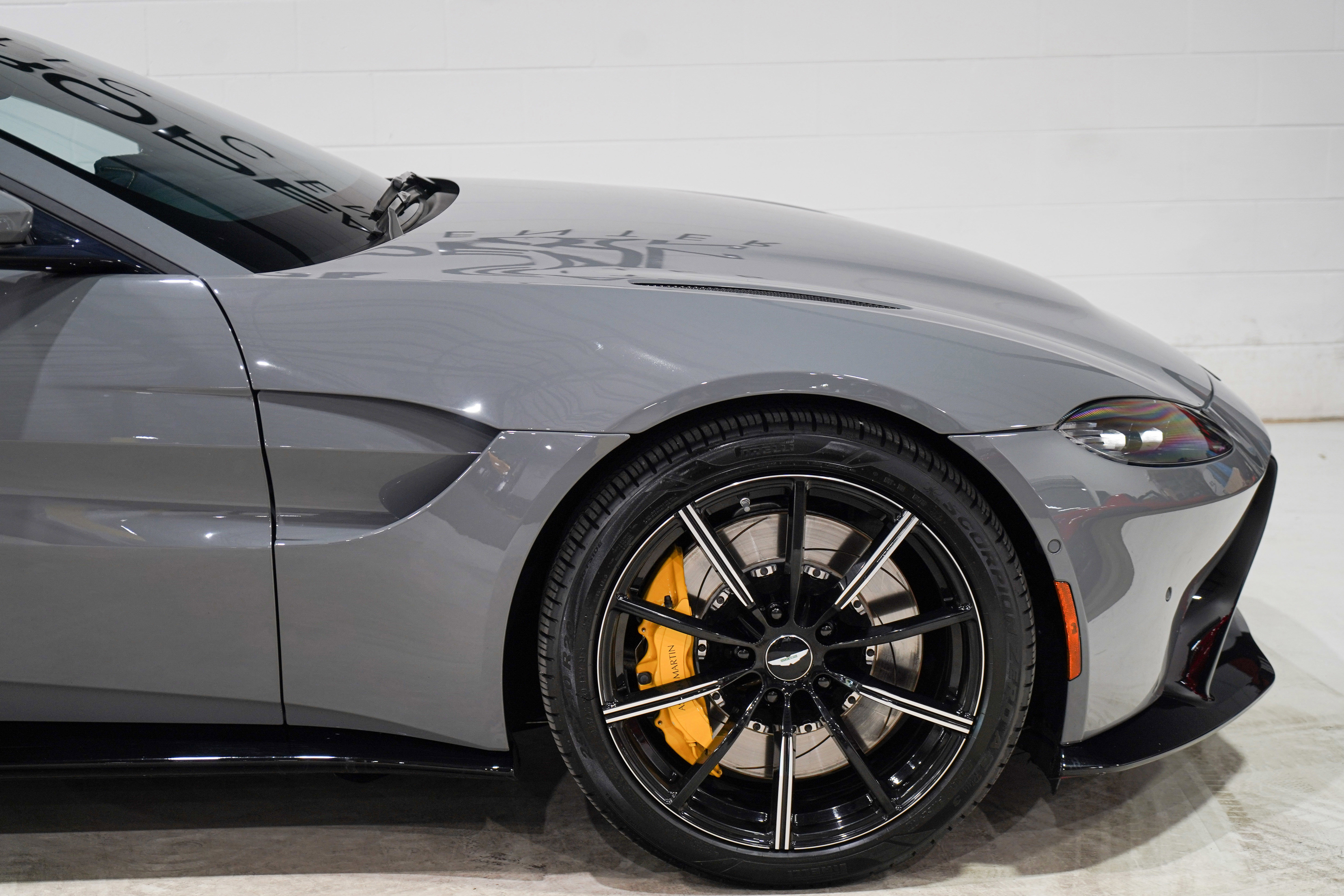 Used 2020 Aston Martin V8 Vantage Coupe RWD image 21