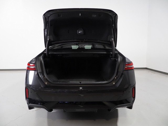 Used 2025 BMW i5 eDrive40i w/ M Sport Package image 54