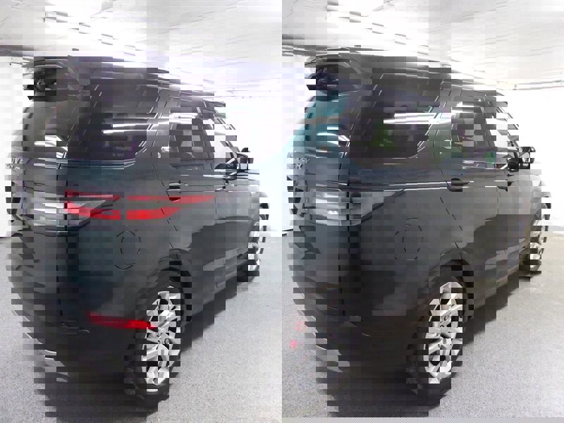 Used 2017 Land Rover Discovery HSE image 6