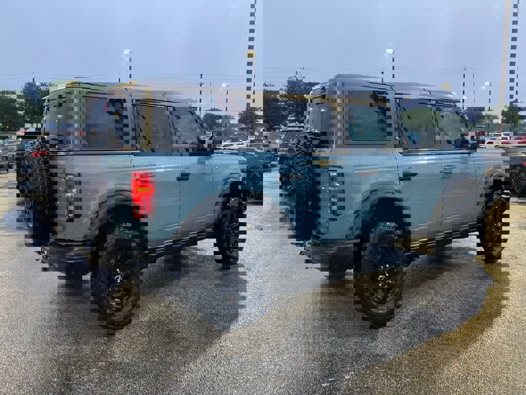 Used 2023 Ford Bronco Black Diamond image 5