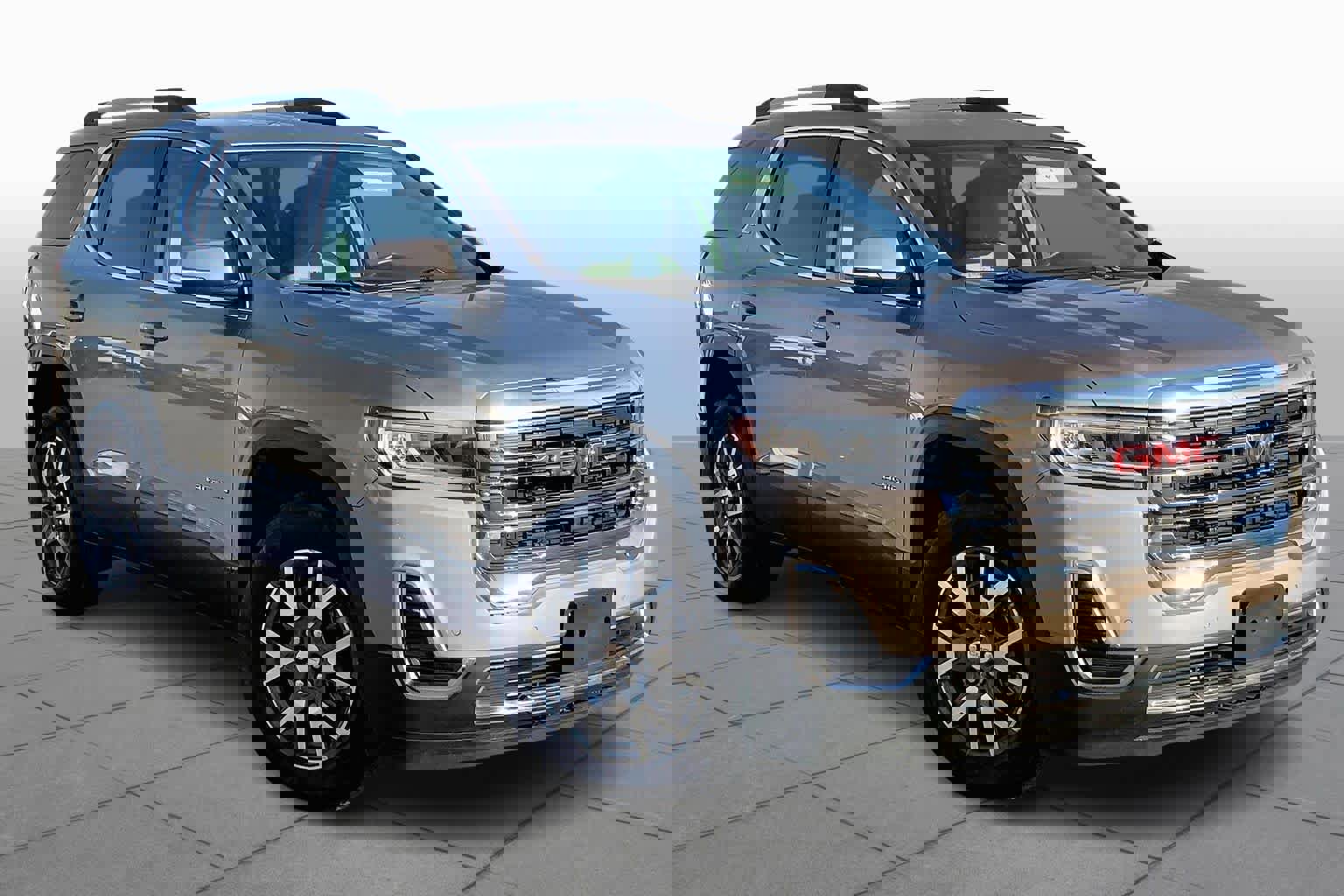 Used 2023 GMC Acadia SLE w/ Driver Convenience Package image 3