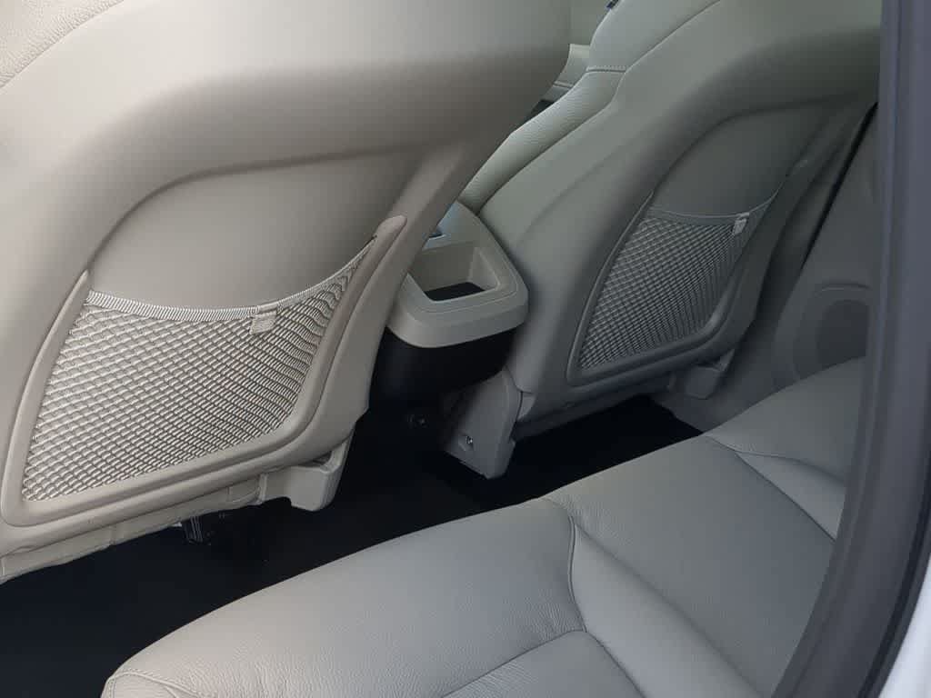 Certified 2024 Volvo XC60 B5 Plus AWD/4WD image 17