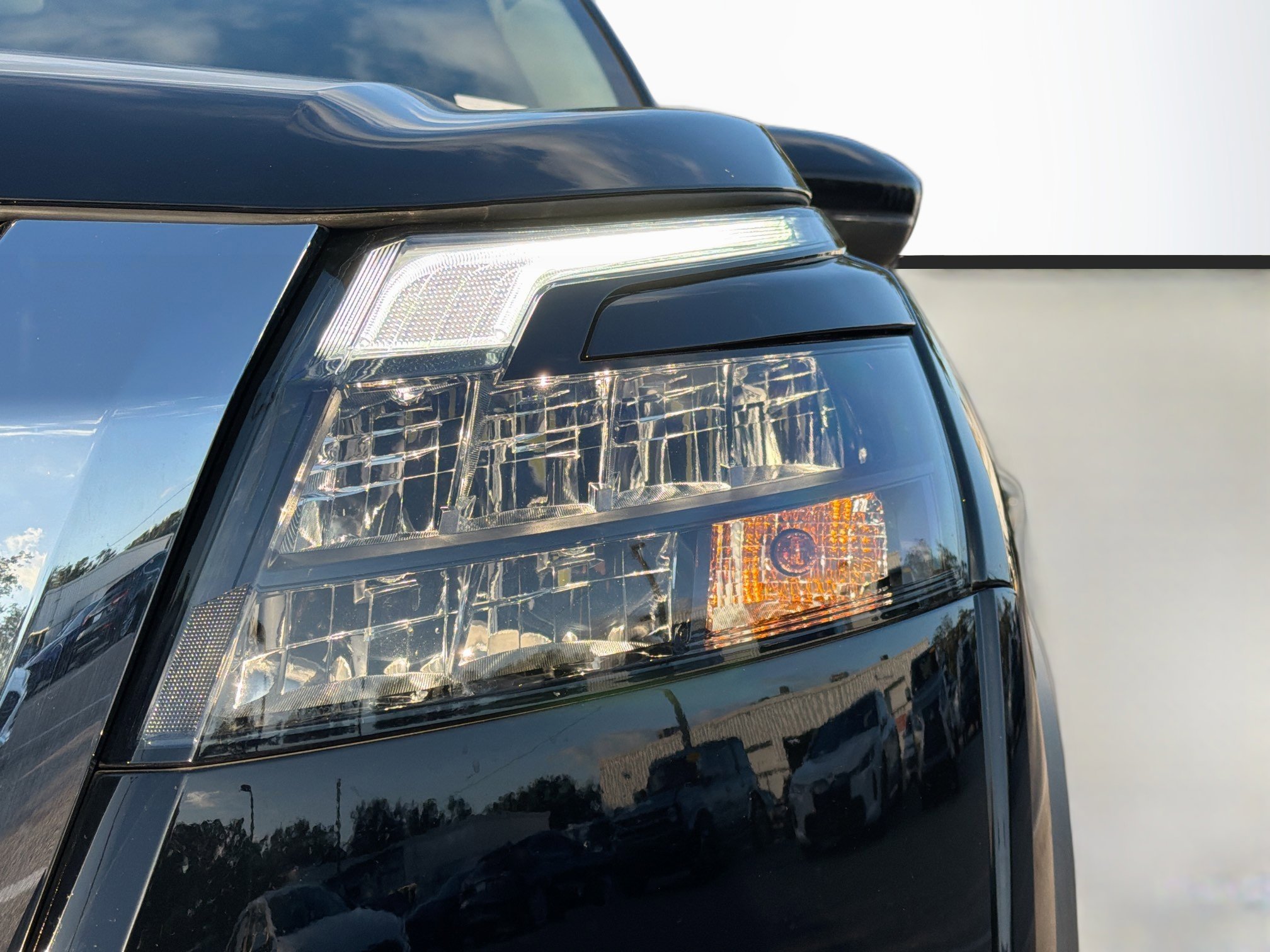 Used 2023 Nissan Pathfinder SV w/ SV Premium Package image 9