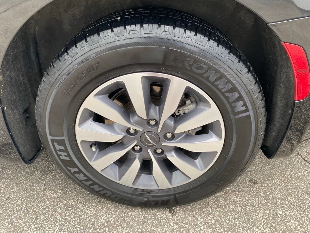 Used 2023 Chrysler Pacifica Touring-L FWD image 29