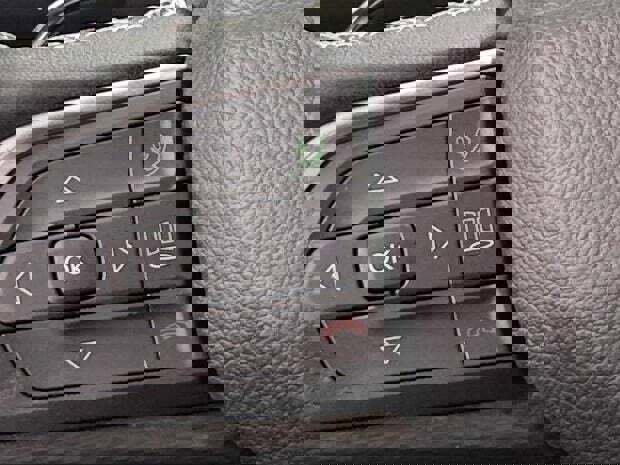 New 2025 Jeep Grand Cherokee L Laredo image 37