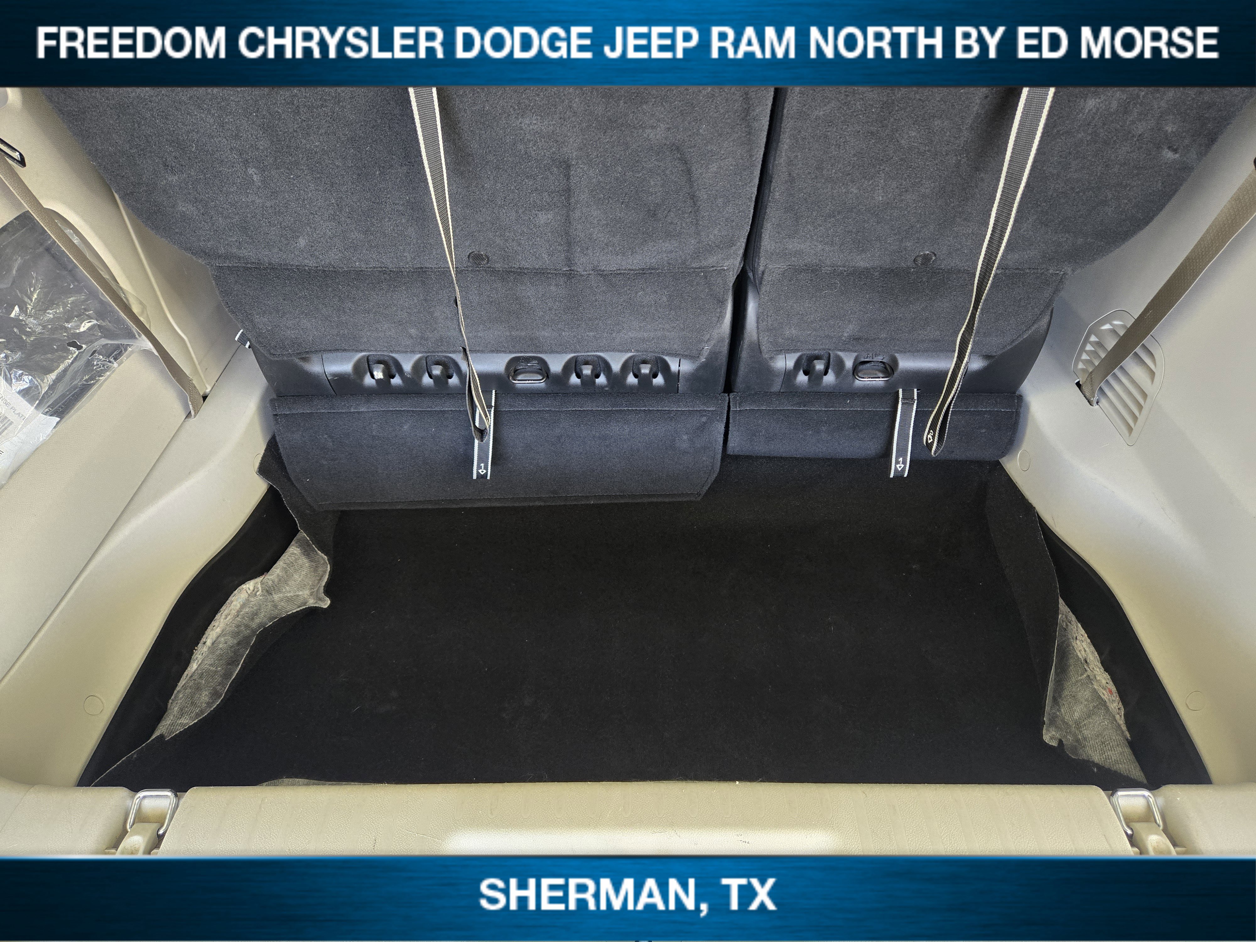 Used 2023 Chrysler Voyager LX image 23