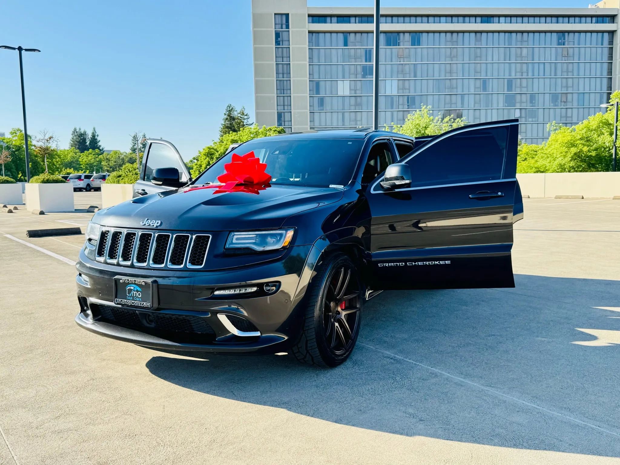 Used 2014 Jeep Grand Cherokee SRT8 w/ Luxury Group II image 72