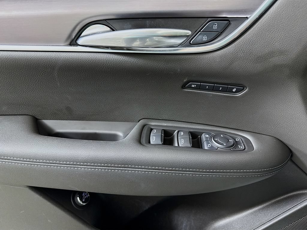 Used 2025 Cadillac XT6 Luxury FWD image 18
