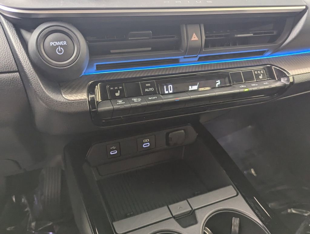 Used 2025 Toyota Prius XLE FWD image 22