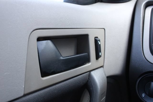 Used 2011 Ford Focus SE w/ Sedan SE Appearance Pkg FWD image 5