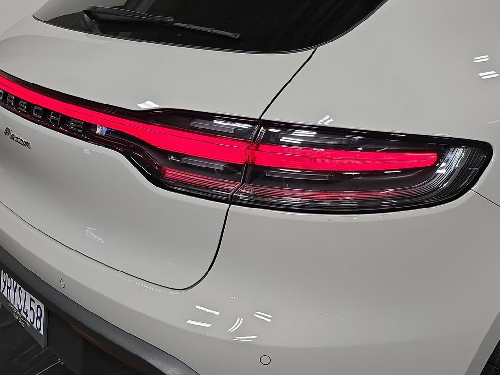 Certified 2025 Porsche Macan image 30