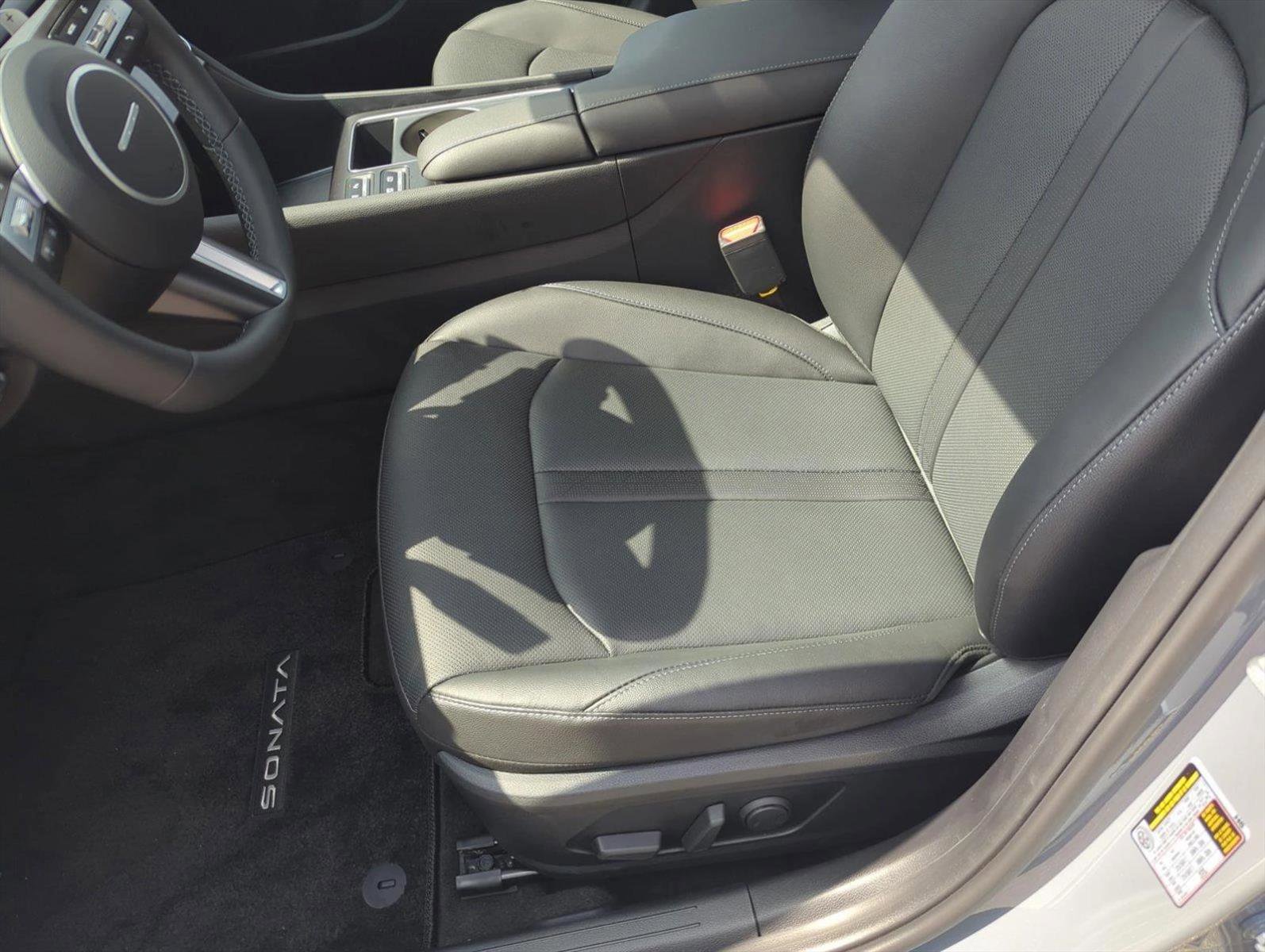 New 2025 Hyundai Sonata Limited FWD image 4
