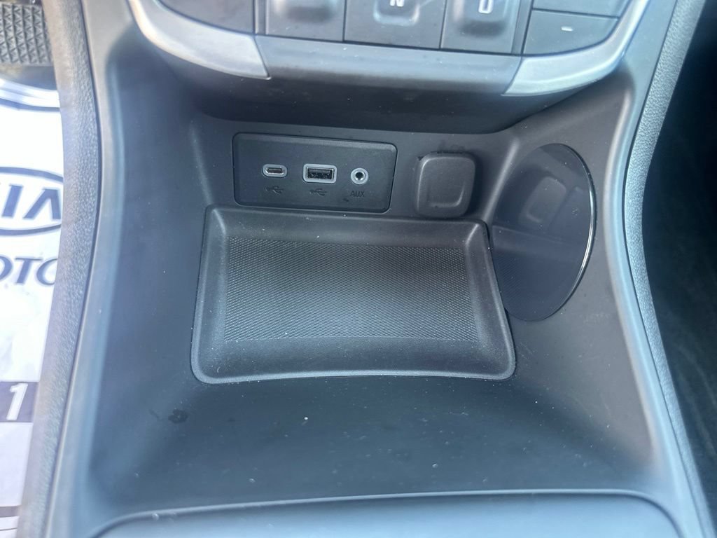 Used 2022 GMC Terrain SLE w/ LPO, Floor Liner Package FWD image 18