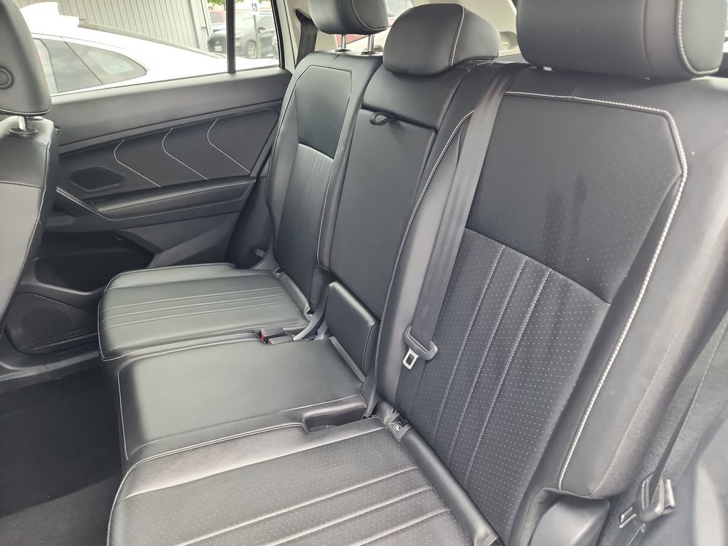 Used 2024 Volkswagen Tiguan SE AWD/4WD image 37