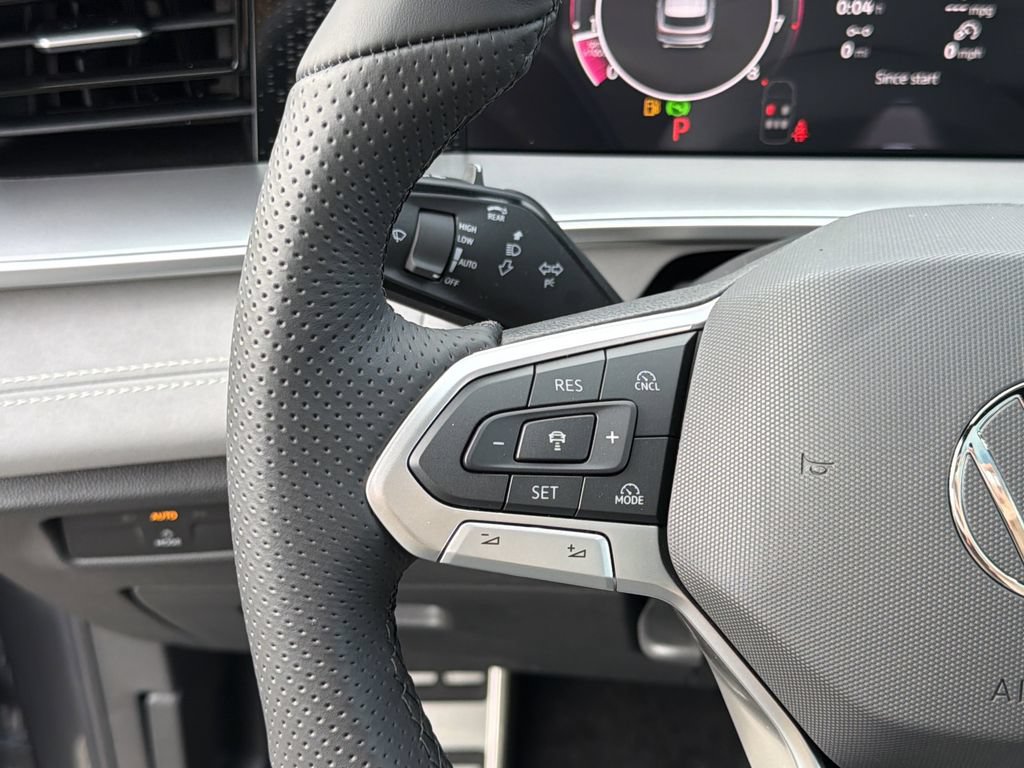 New 2026 Volkswagen Tiguan SE R-Line FWD image 27