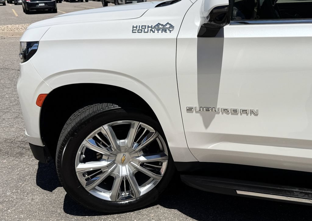 Used 2022 Chevrolet Suburban High Country AWD/4WD image 14