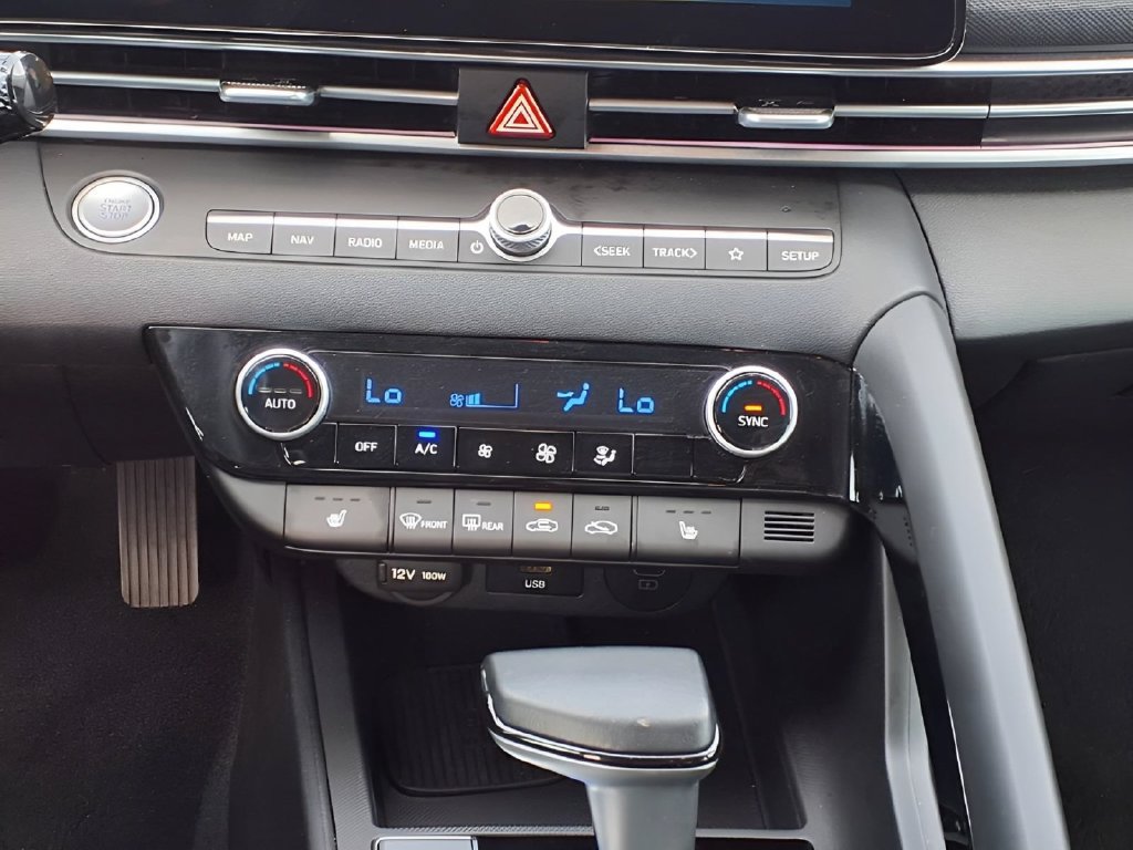 Used 2025 Hyundai Elantra Limited FWD image 15