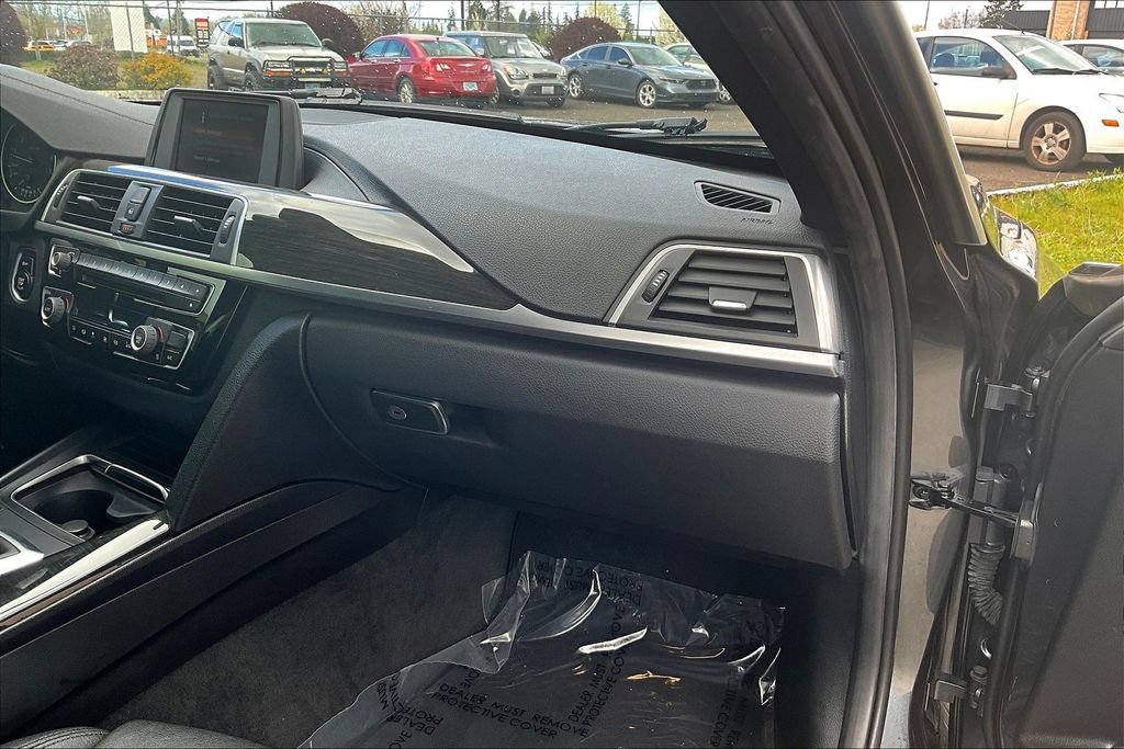 Used 2018 BMW 330i Sedan RWD image 18