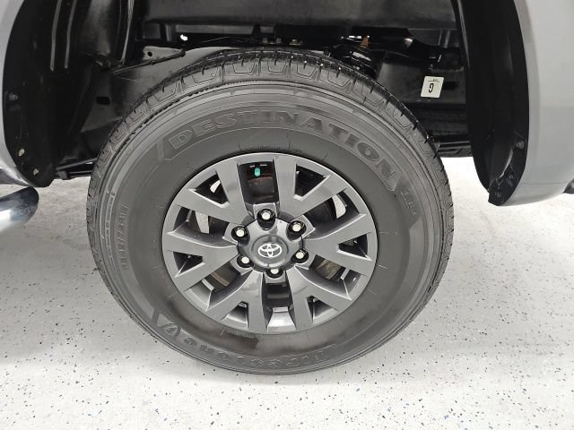Certified 2023 Toyota Tacoma SR5 AWD/4WD image 11