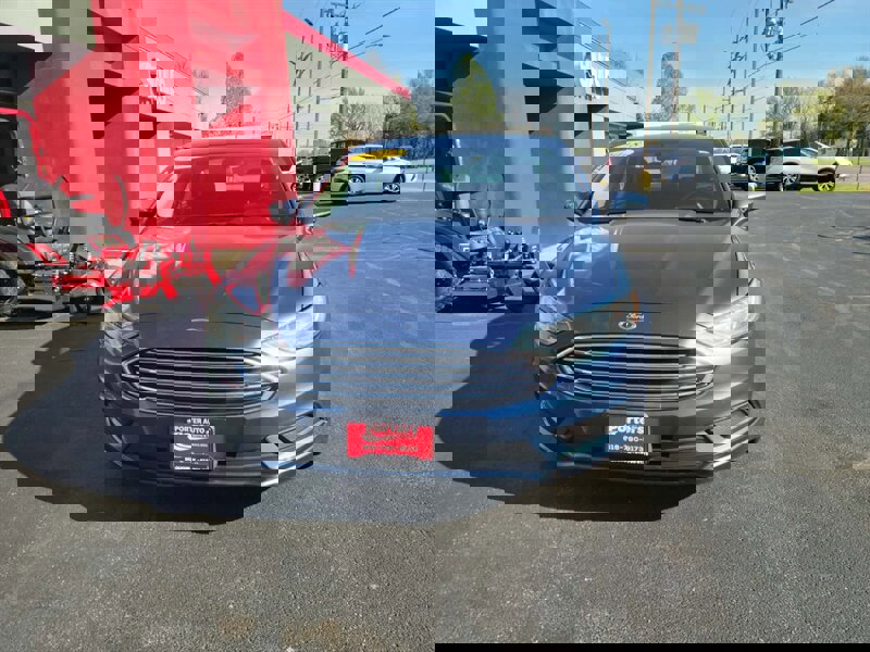 Used 2018 Ford Fusion SE w/ Fusion SE Technology Package image 4