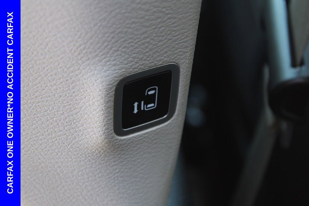 Used 2023 Chrysler Voyager LX image 27