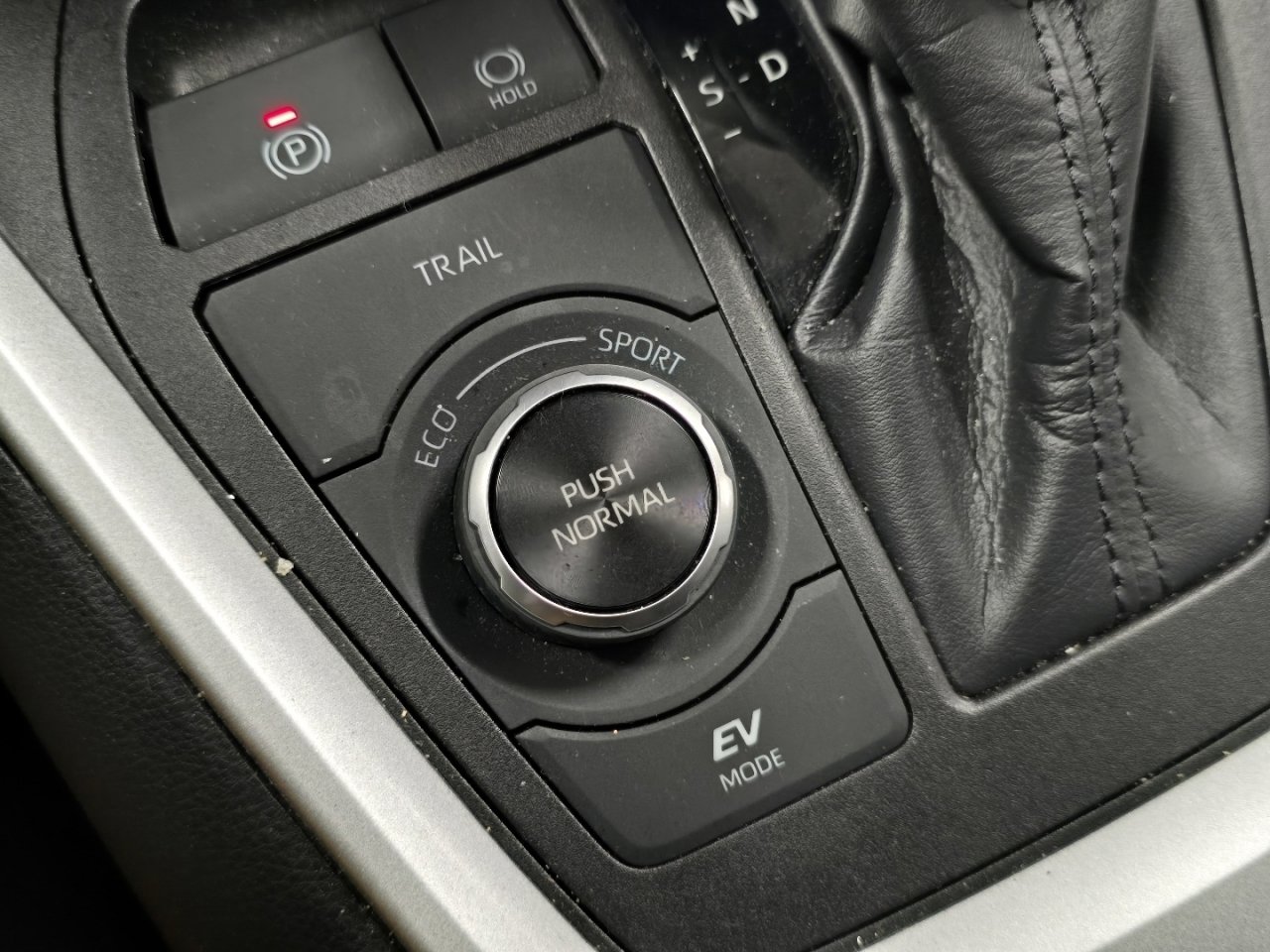 Certified 2022 Toyota RAV4 LE image 27