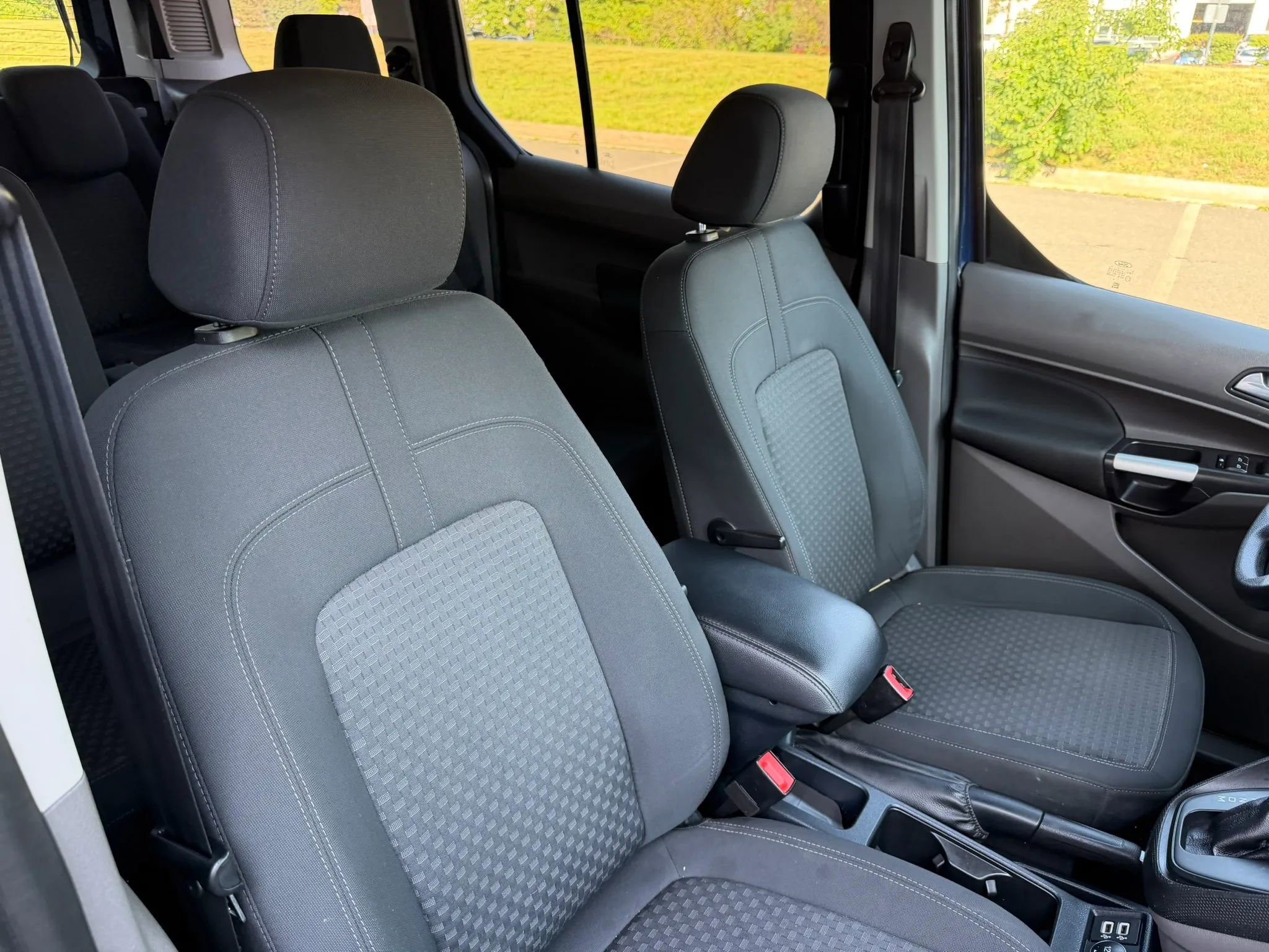 Used 2020 Ford Transit Connect XLT FWD image 11