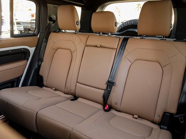 New 2026 Land Rover Defender 110 X-Dynamic SE image 22