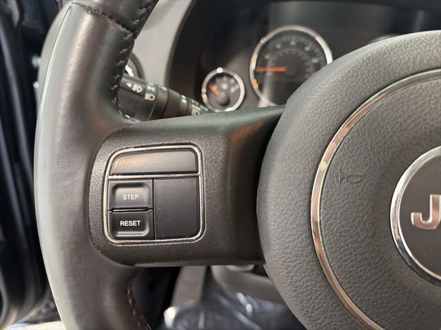 Used 2014 Jeep Compass Latitude w/ Sun/Sound Group image 10