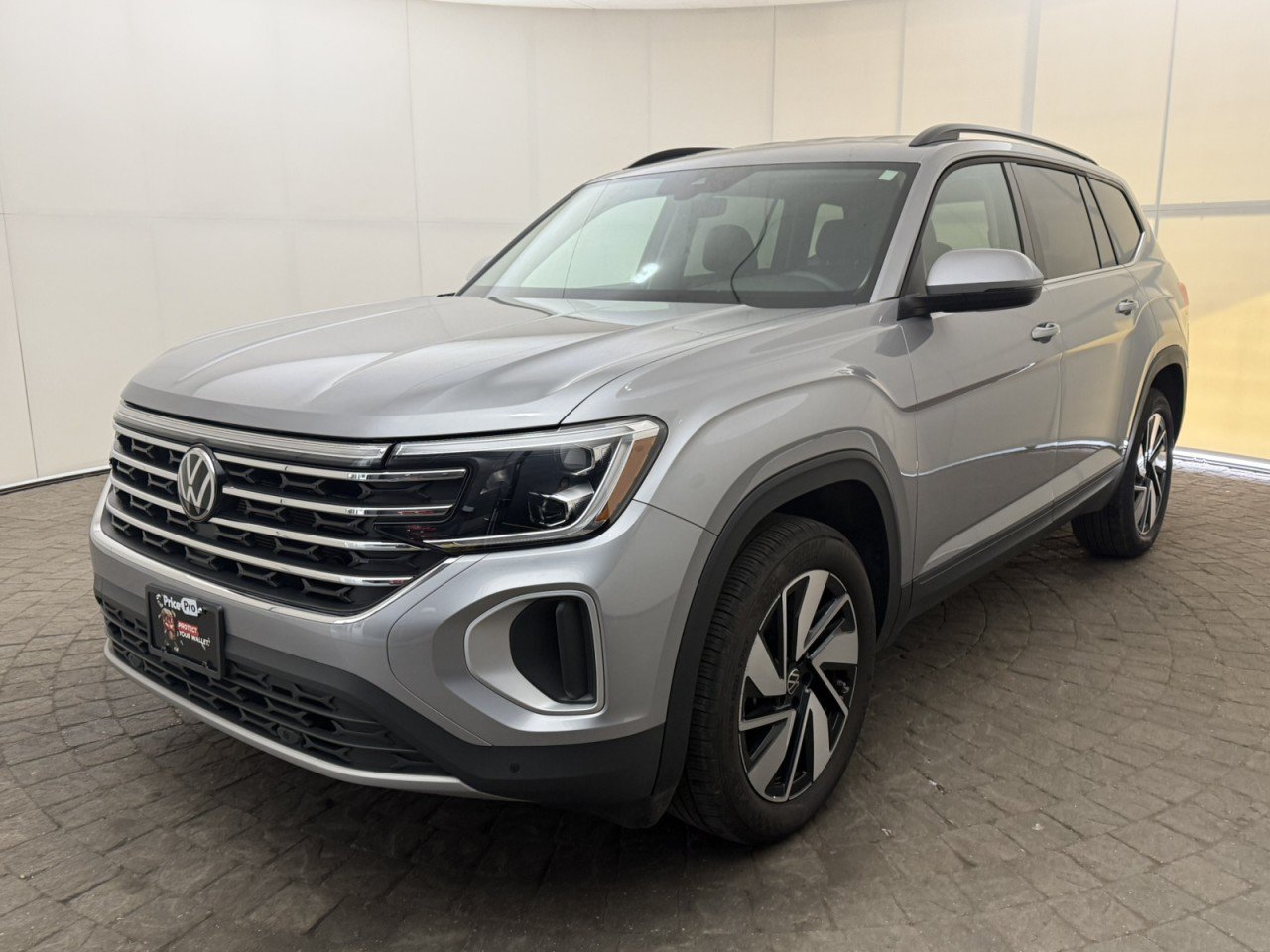 Used 2025 Volkswagen Atlas SE AWD/4WD image 3