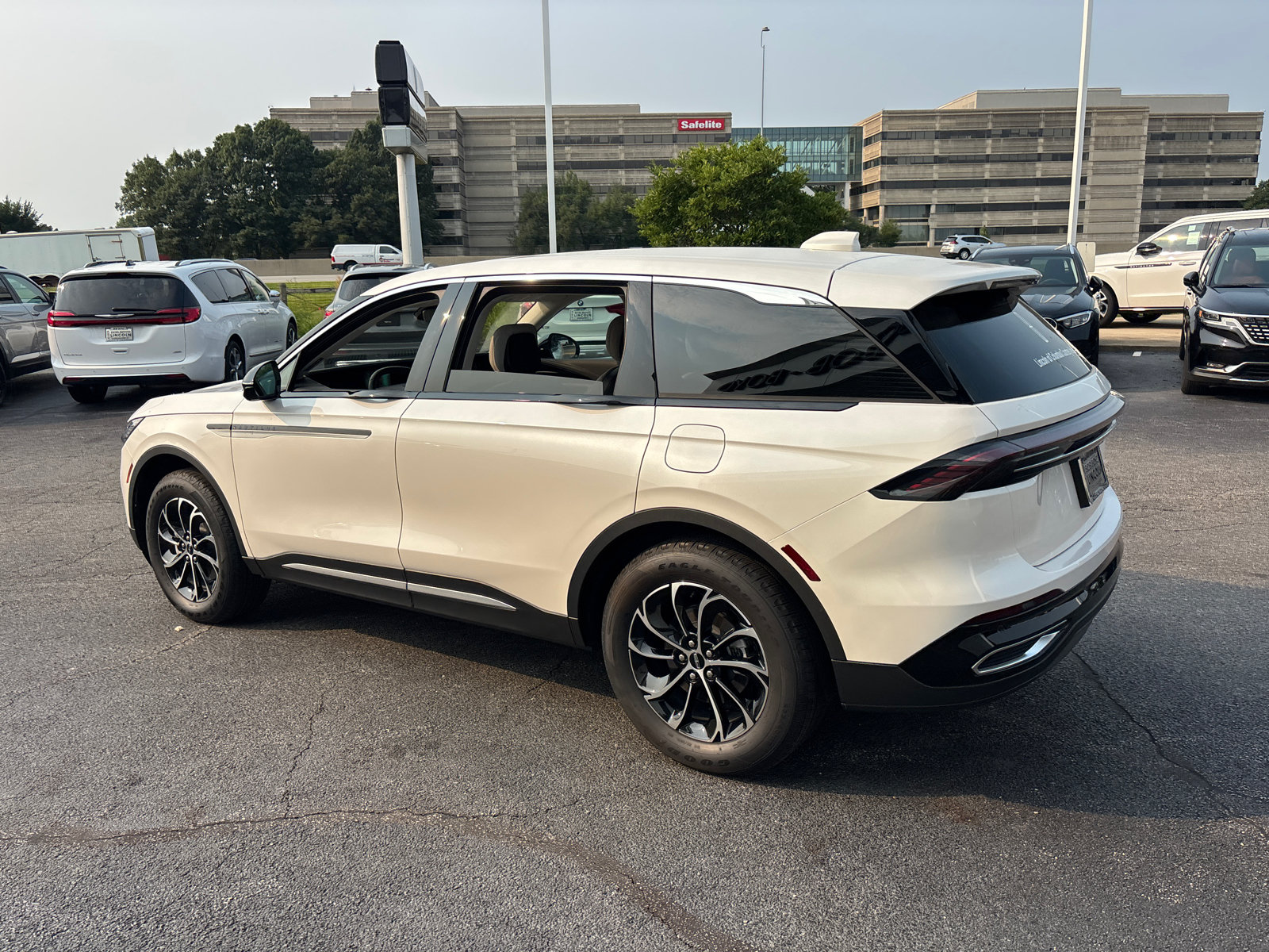 New 2026 Lincoln Nautilus Premier AWD/4WD image 5