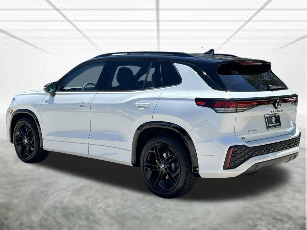 New 2026 Volkswagen Tiguan SE R-Line FWD image 4