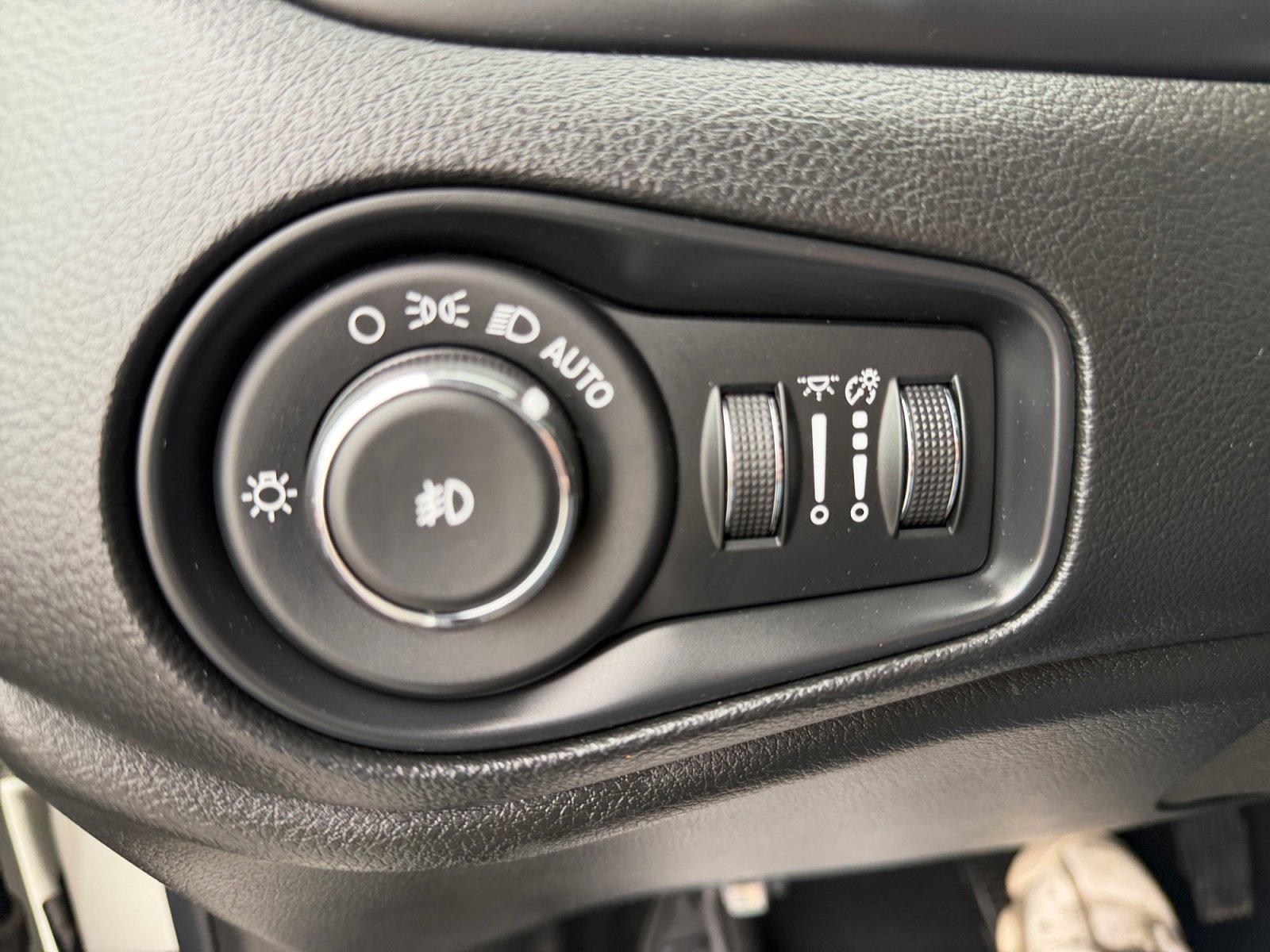Used 2020 Jeep Renegade Altitude image 12